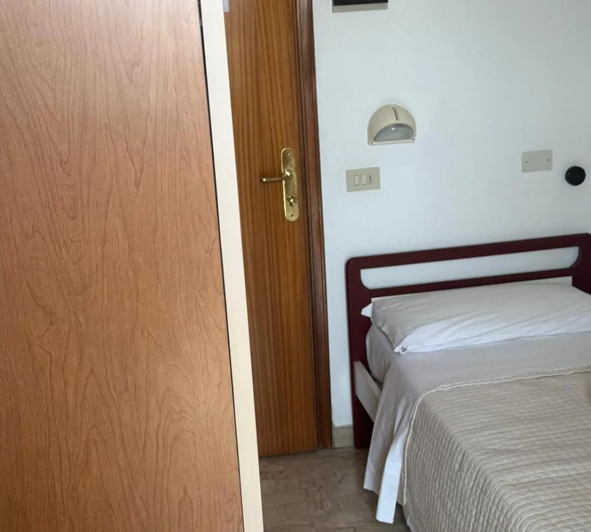 Hotel N E Y Rimini Itálie